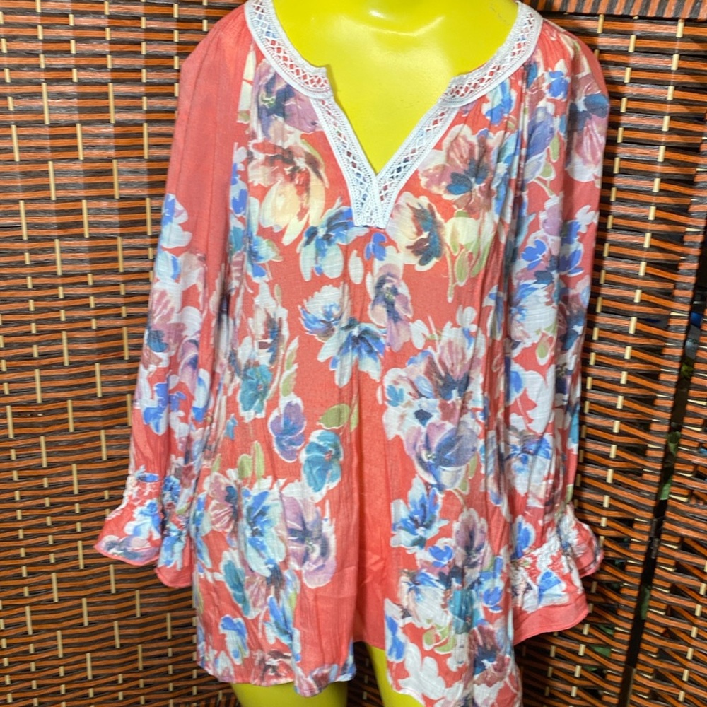 Spense floral lace blouse, size XL salmon background color. Ruffle sleeves.